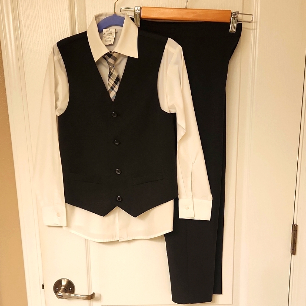 NWOT Van Heusen Boys 4pc Suit Set - Sz 8